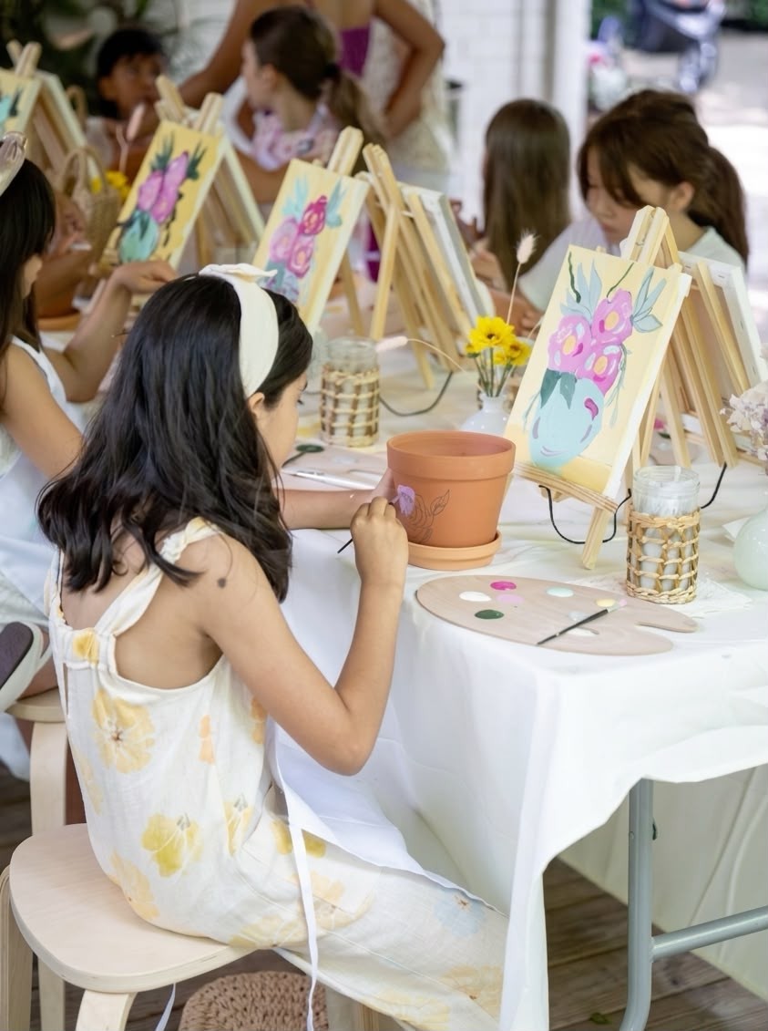 Festa infantil criativa — crianças pintando
