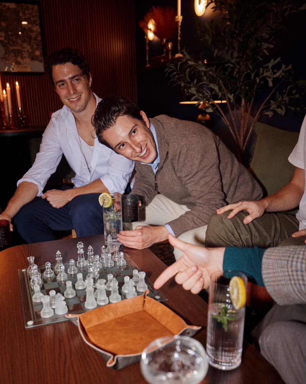 Despedida de solteiro — noite dos amigos no bar